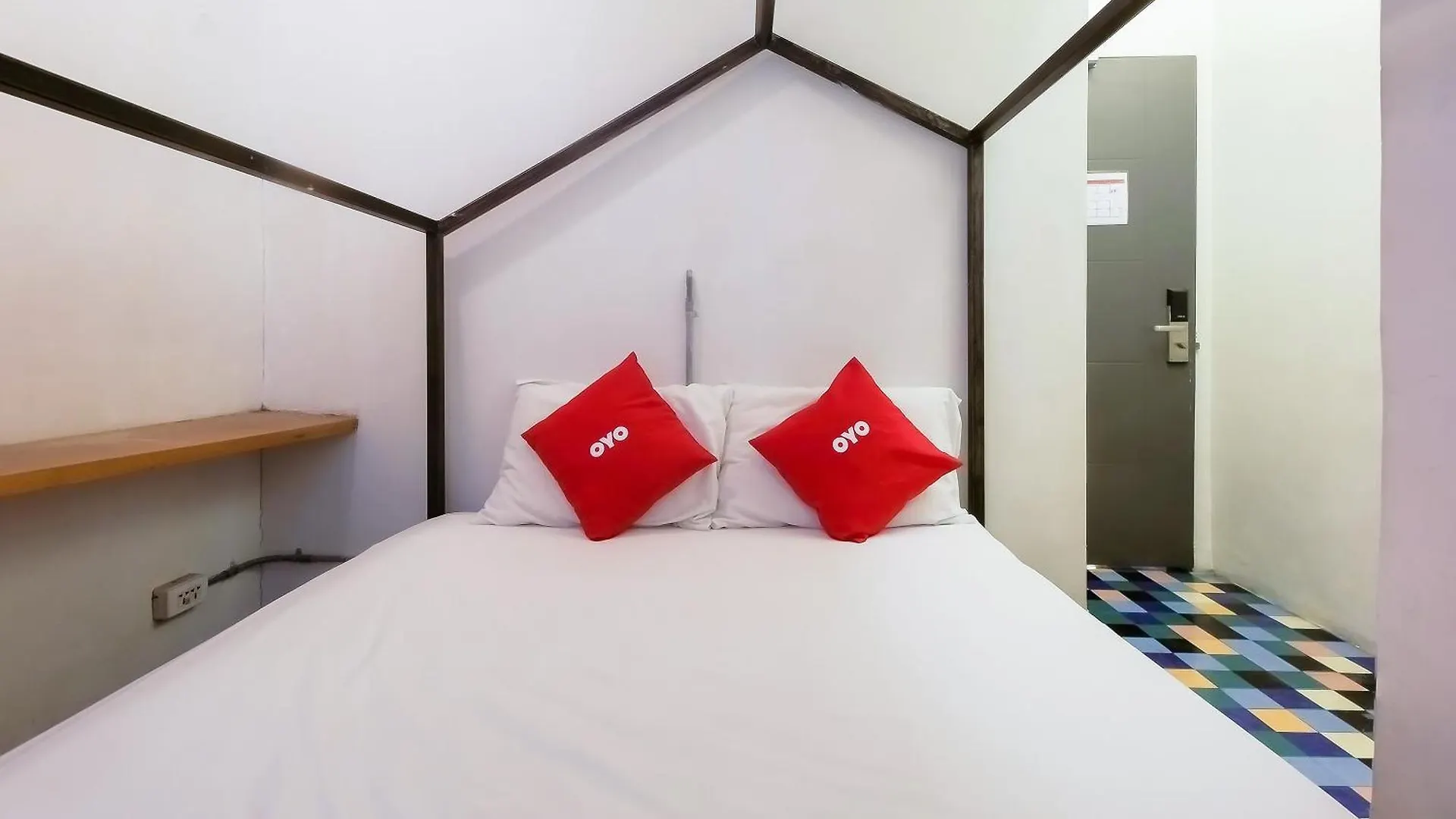 Hotel Spot On Junction Hostel Makati City