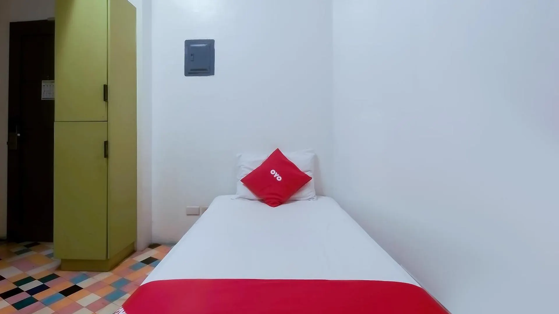 Spot On Junction Hostel Makati City Philippines