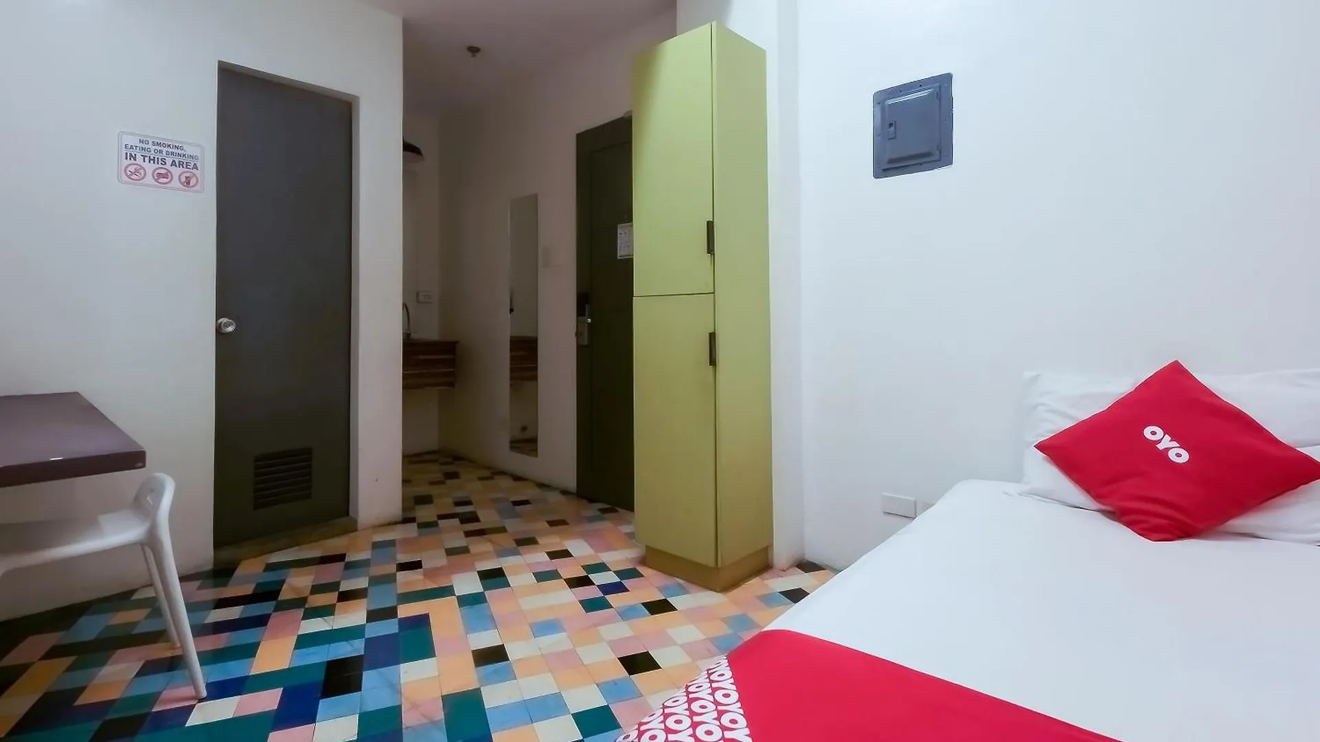 *** Hotel Spot On Junction Hostel Makati City Philippines