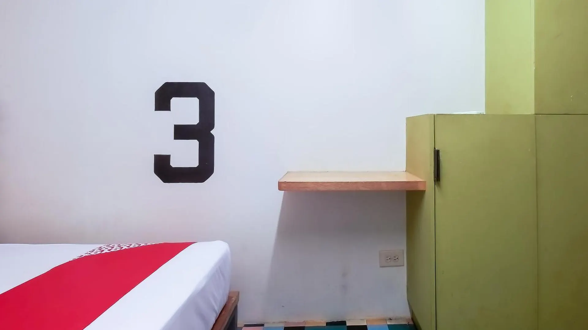 Spot On Junction Hostel Makati City 3*,