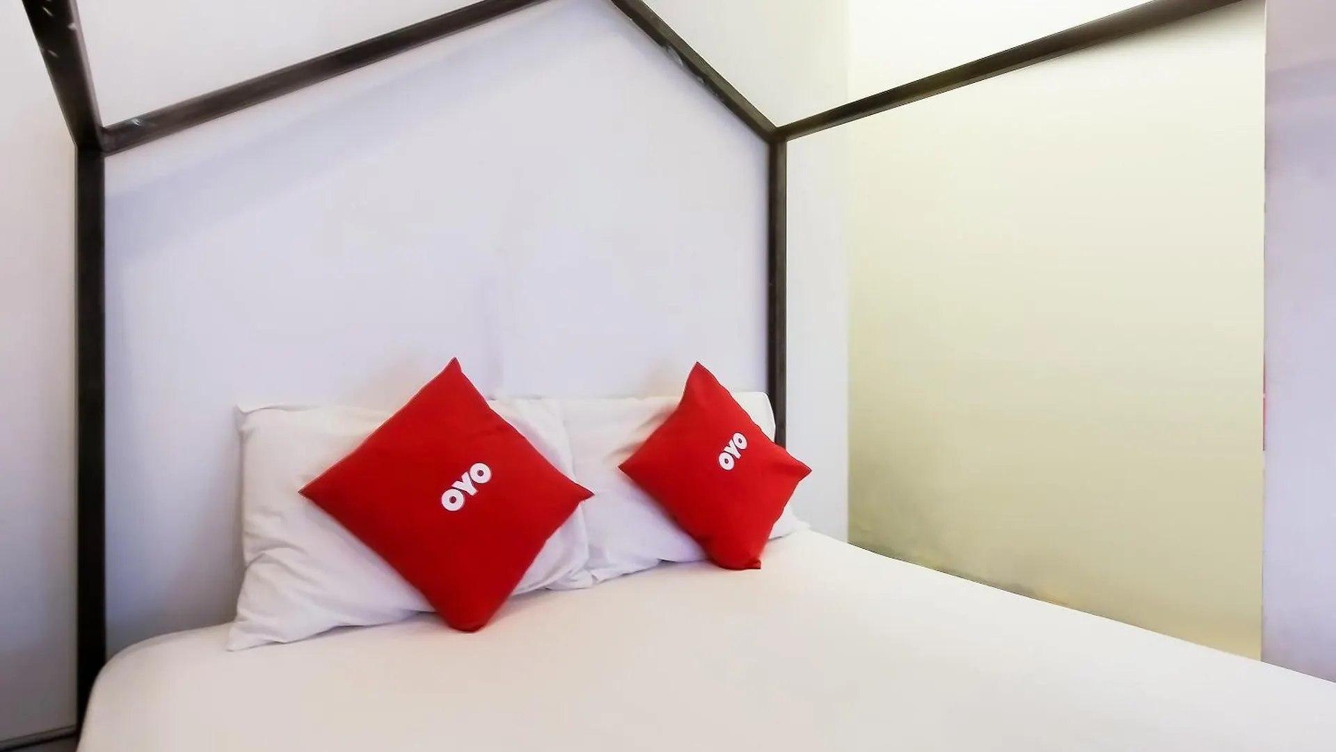 Spot On Junction Hostel Makati City