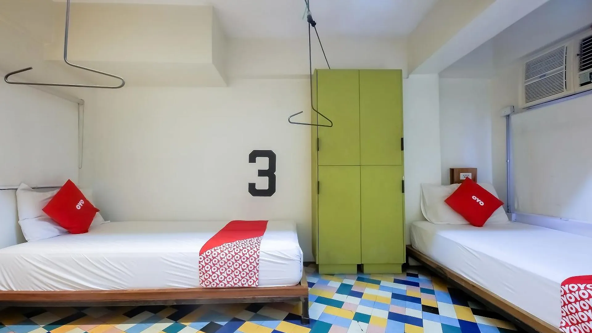 *** Hotel Spot On Junction Hostel Makati City Philippines