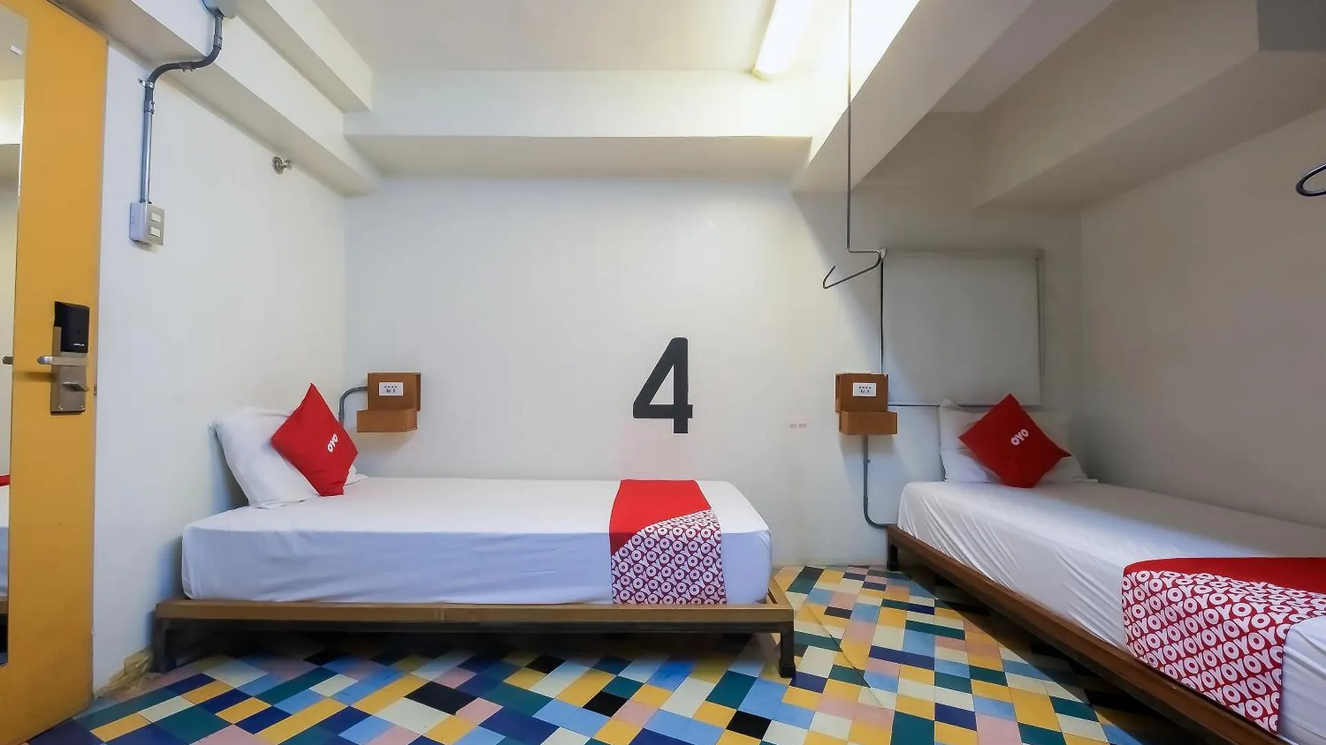 *** Hotel Spot On Junction Hostel Makati City Philippines