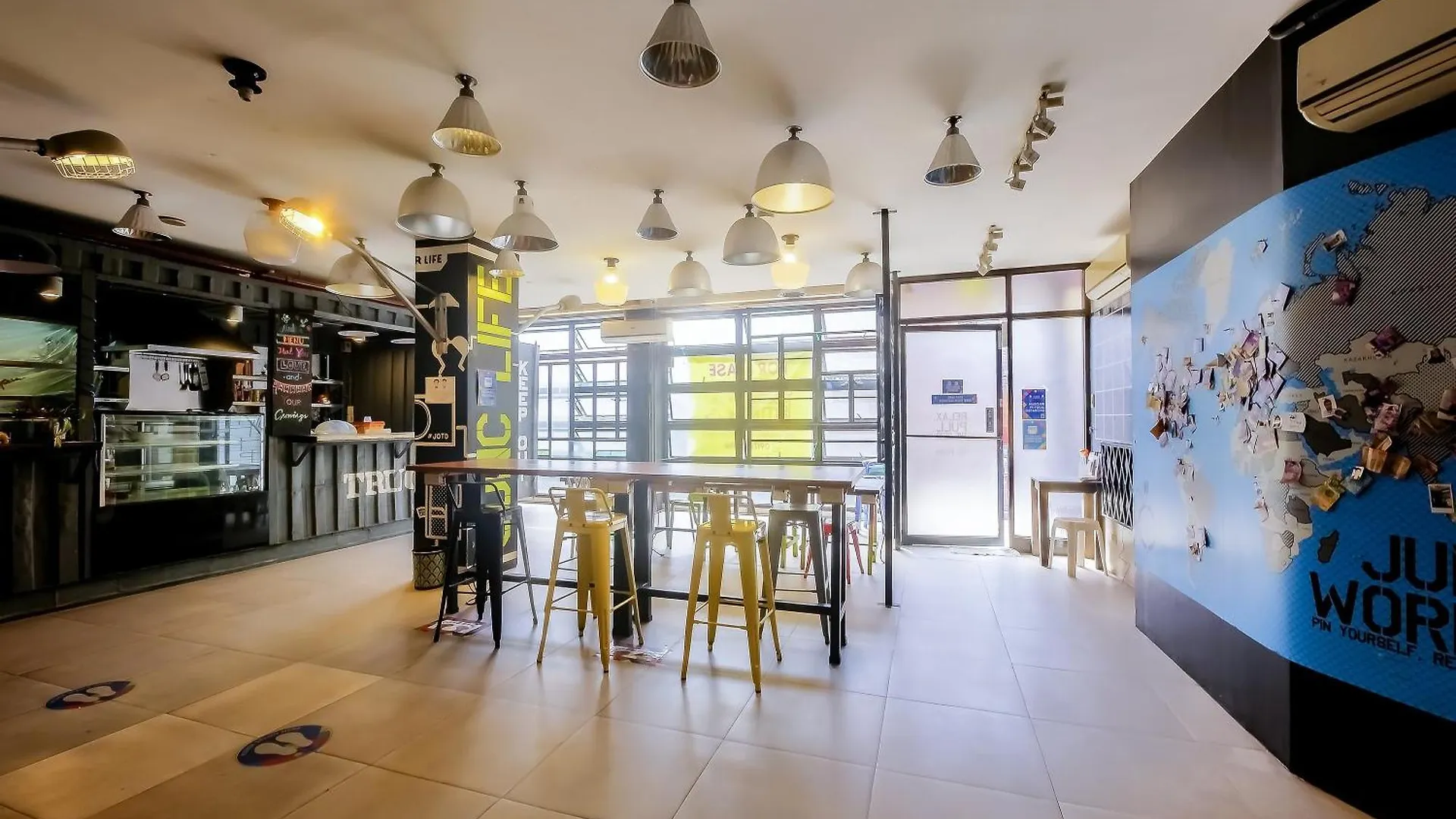 *** Hotel Spot On Junction Hostel Makati City Philippines
