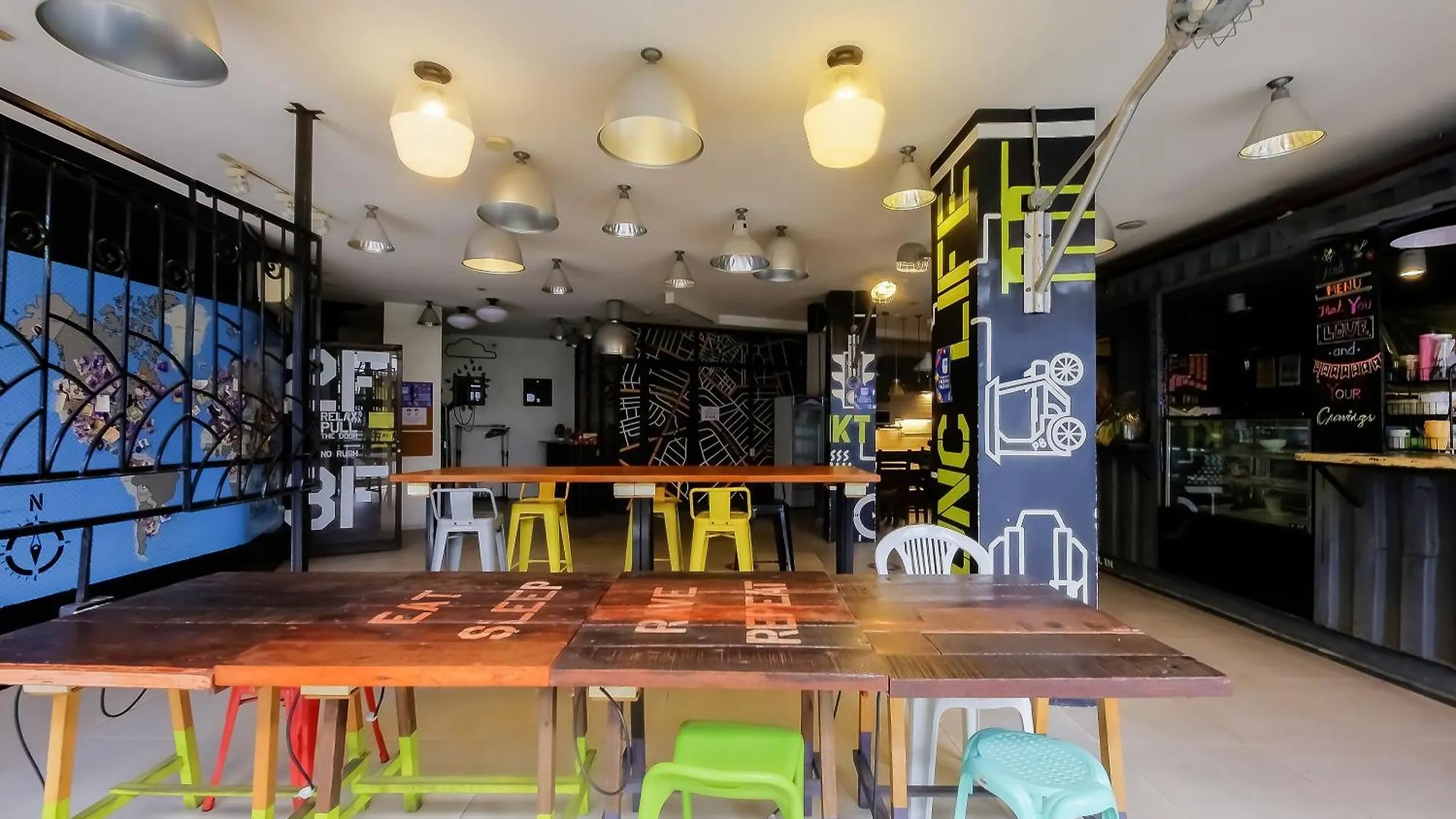 Spot On Junction Hostel Makati City 3*,