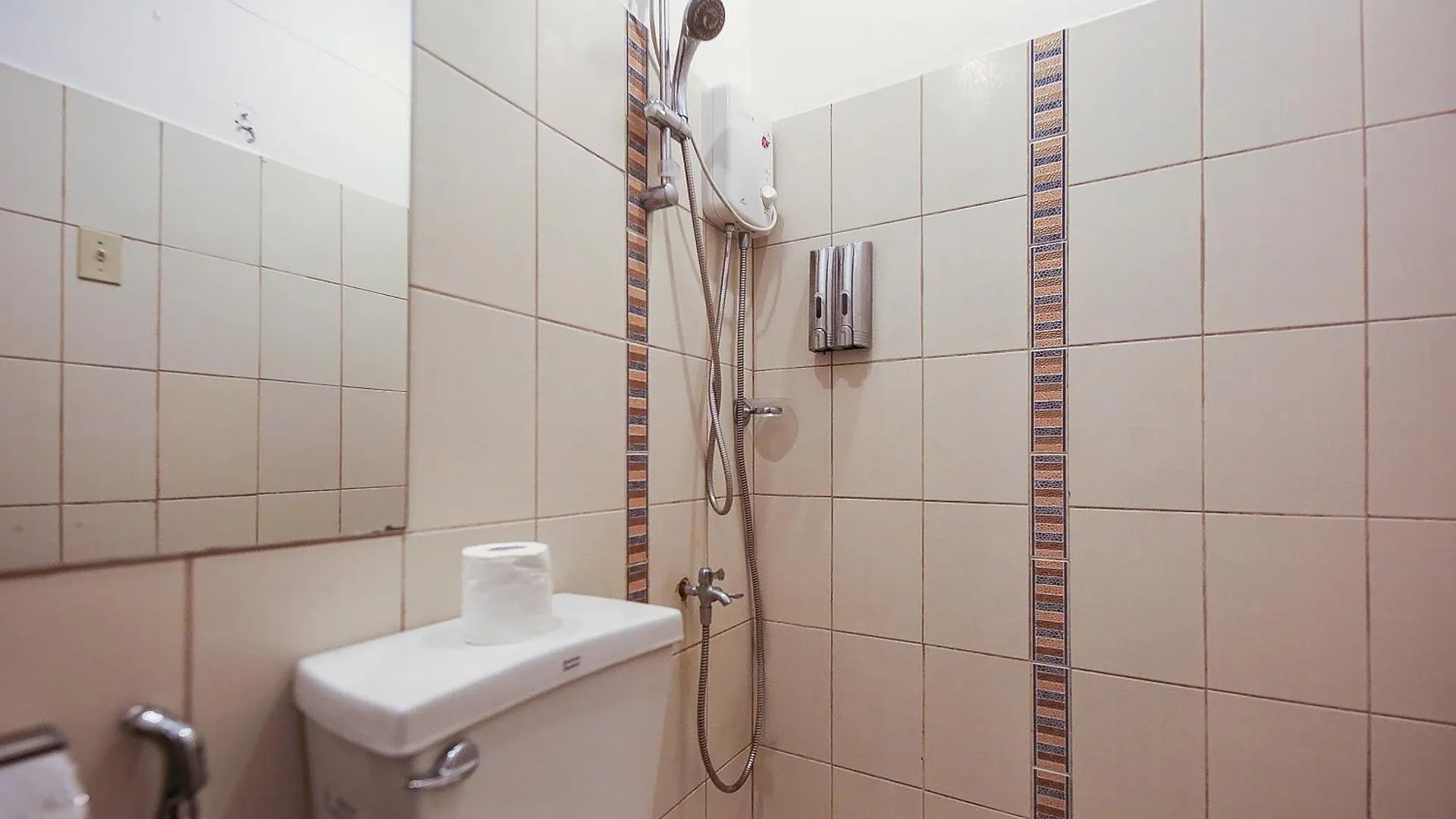 Spot On Junction Hostel Makati City Hotel